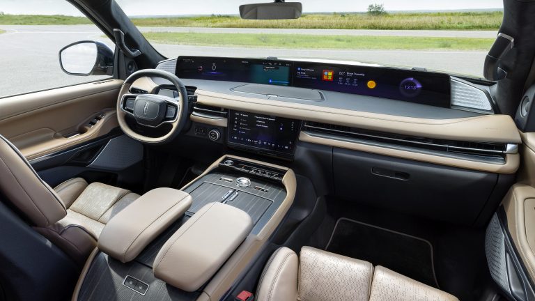 Here’s Why the 2025 Lincoln Navigator Still Believes in Touchpads