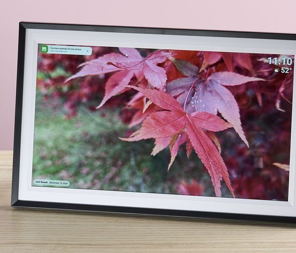 Stunning WiFi Photo Frame Showcase: Arzopa Digital Picture Frame 15.6-inch Review