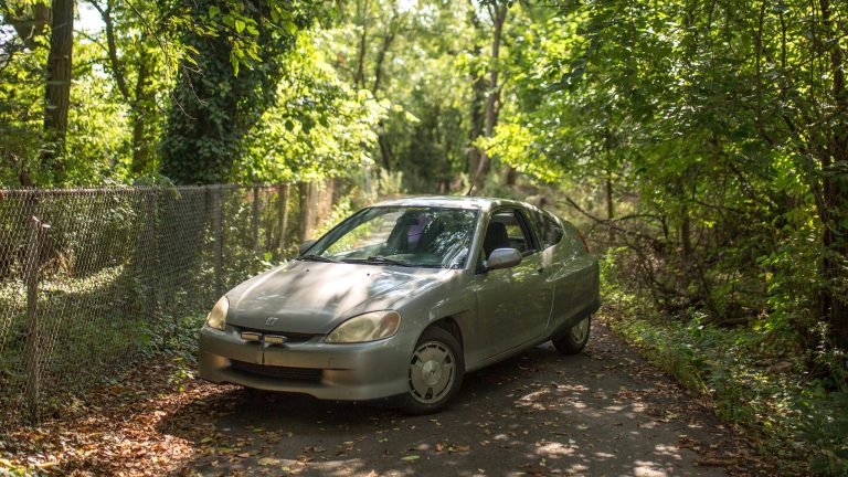 This Guy Bought a Honda Insight With Nearly 1M Miles. He Knows What He Must Do