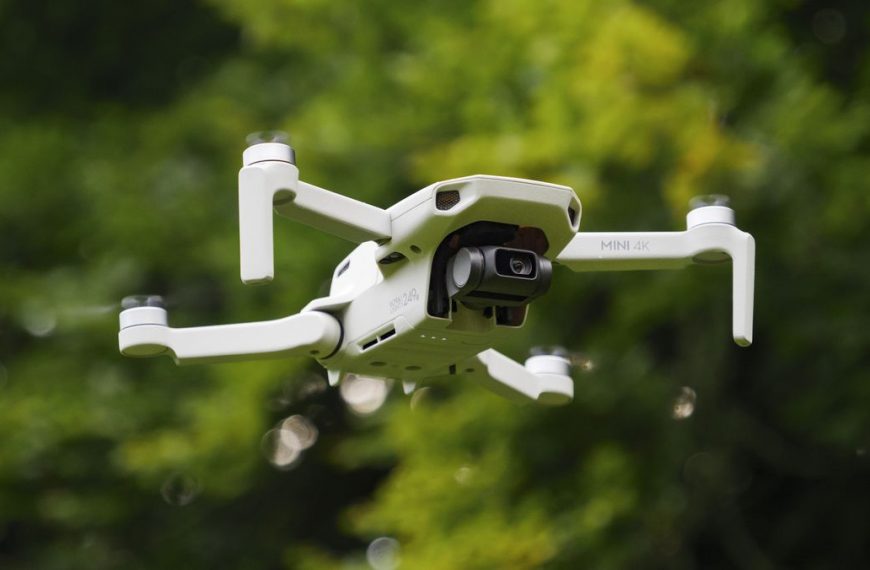 Unlock the Ultimate Flying Experience: Best 4K Drone for Beginners with DJI Mini Review