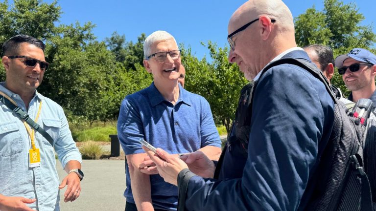 Tim Cook’s Unwavering Commitment: When a Voice in His Head Signals His Apple Exit