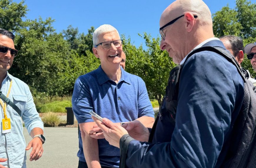 Tim Cook’s Unwavering Commitment: When a Voice in His Head Signals His Apple Exit