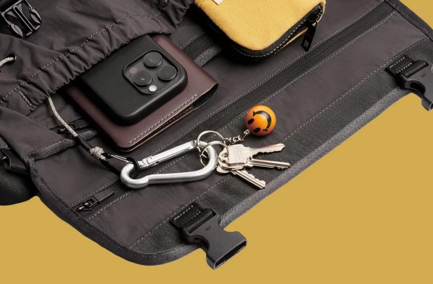 Ultra-Lightweight Messenger Bag for Laptops: Packing Power in a Portable Package