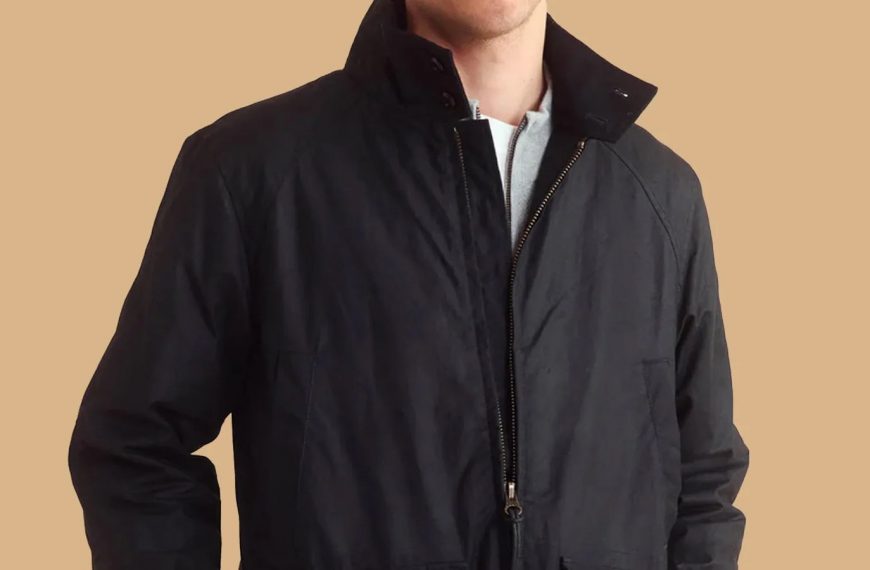 Unbeatable Style: This Luxurious Waxed Canvas Jacket Exceeds Expectations with Unparalleled Attention to Detail