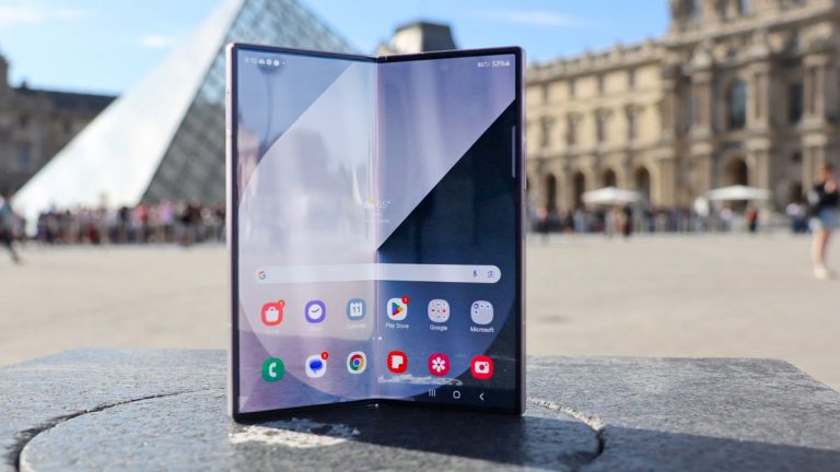 Foldable iPhone Rumors Spark Hope for Stagnant Market Revival