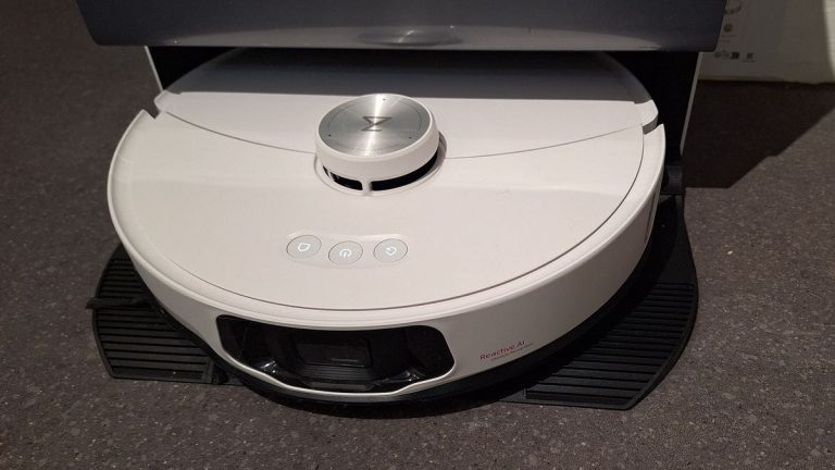 Roborock S8 MaxV Ultra robot vacuum review