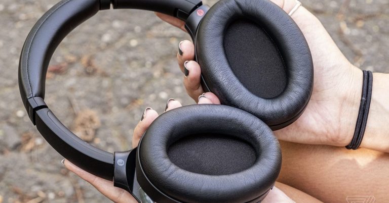 Sony’s last-gen WH-1000XM4 headphones return to an all-time low of $198