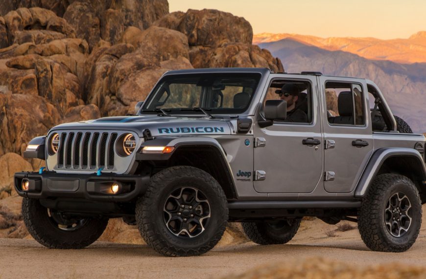 Jeep Warns 4xe Hybrid Owners to Ditch Charging Amid Fire Risk: A Safer Alternative