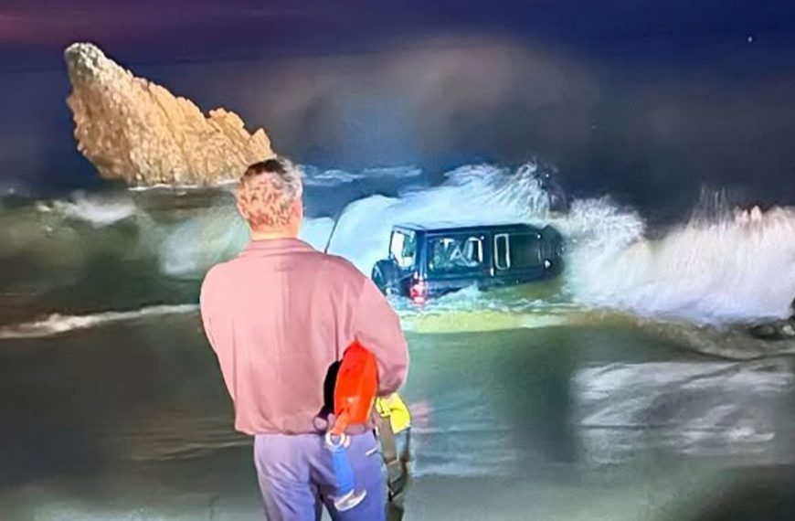 Miraculous Ocean Rescue: Wrangler Driver Survives Dramatic Coastline Plunge