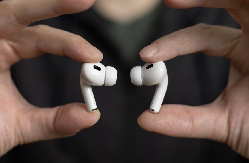 Revolutionize Your Ears: Apple’s Game-Changing Camera-Equipped AirPods with AI