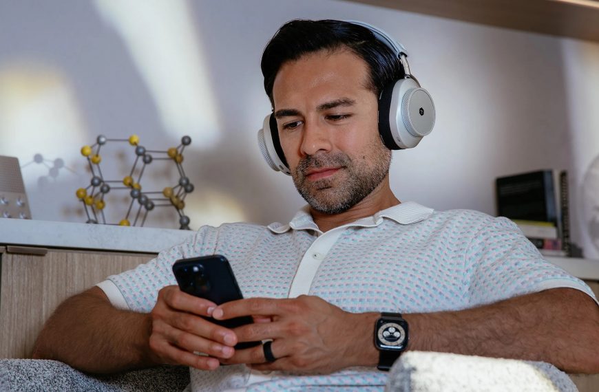 Revolutionary AI-Powered Headphones That Read Your Mind: The Future of Audio Technology