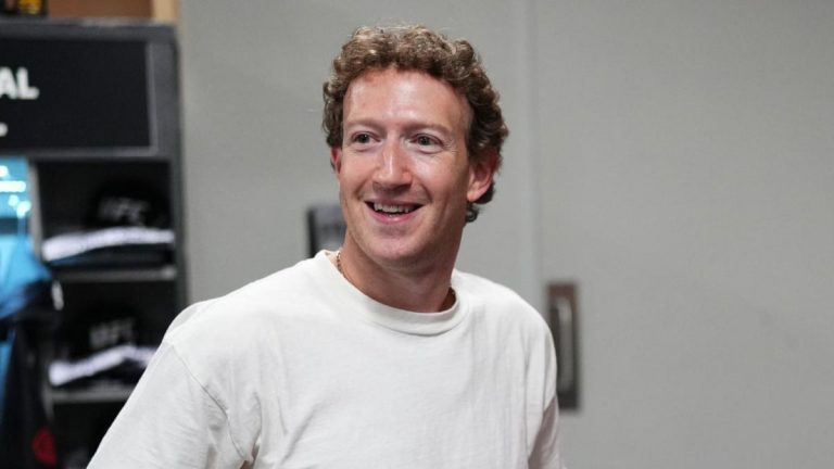 Power Player Showdown: Mark Zuckerberg Smashes Apple Critics on Joe Rogan’s Pod