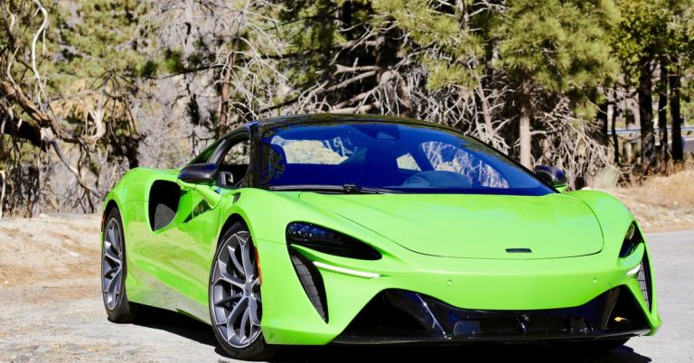 Lavish Plug-In Hybrid Supercar: McLaren Artura Review for the Elite