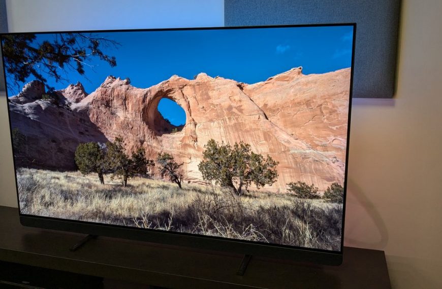 Dominate Your Viewing Experience with Philips’ Unparalleled OLED909 TV: Expert Review Exposes LG and Samsung Shortcomings