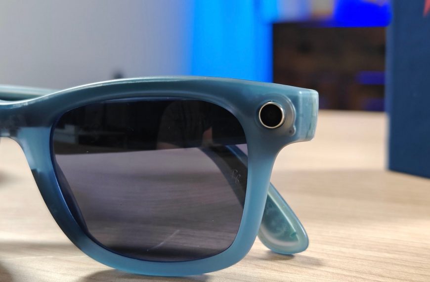 Revolutionary Ray-Ban Specs with Built-In Display: Will Innovation Trump Iconic Style?