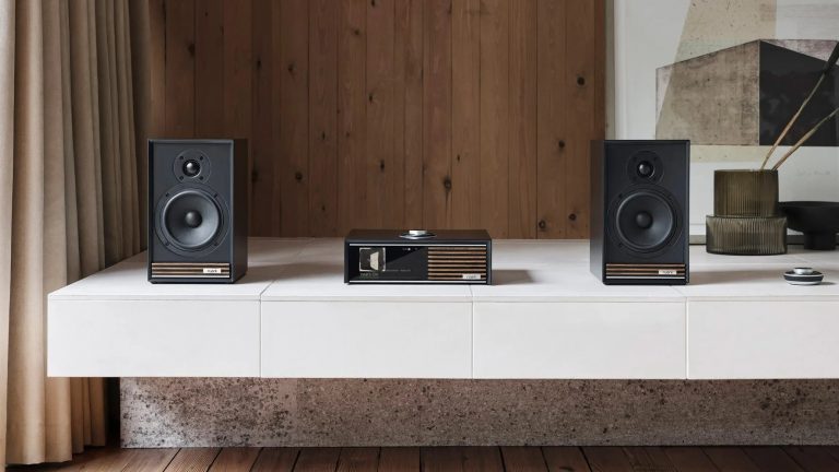 Revolutionizing Hi-Fi: British Audio Mastery Meets Retro Chic in Unparalleled StereoSound