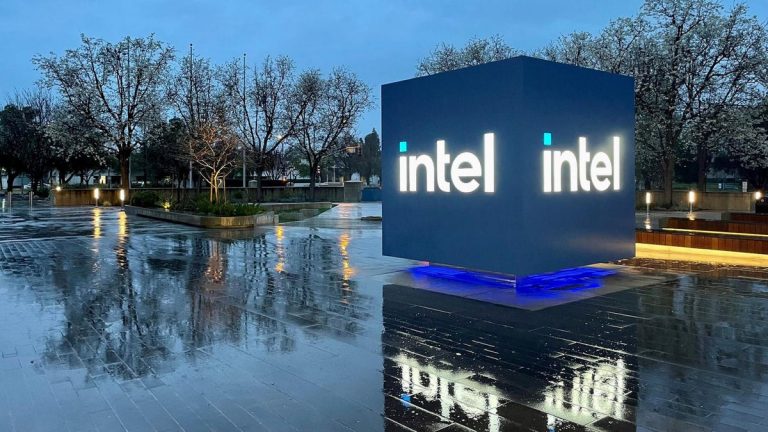 Tech Mega-Deals Unfolding: Samsung and Apple Target Intel Acquisition