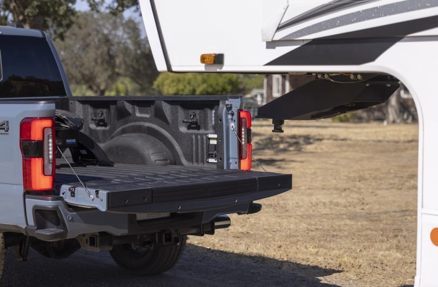 Bust Revealed: Massive Ford Super Duty Taillight Theft Ring Causing $92,000 in Damage and Devastation