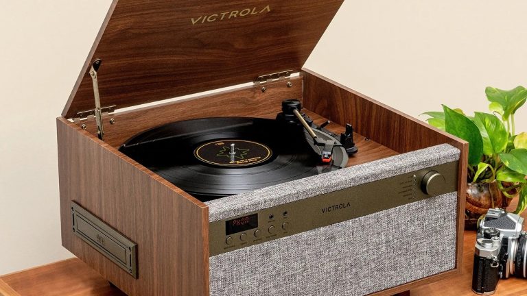 Discover the Ultimate Affordable Vinyl Revival: All-in-One Vintage Hi-Fi Turntable for Retro Music Lovers