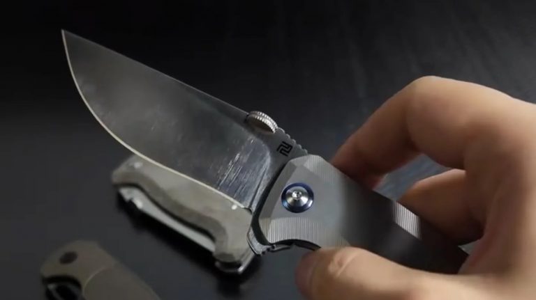 Unleash Double the Cutting Power with This Revolutionary Dual-Deploying Knife