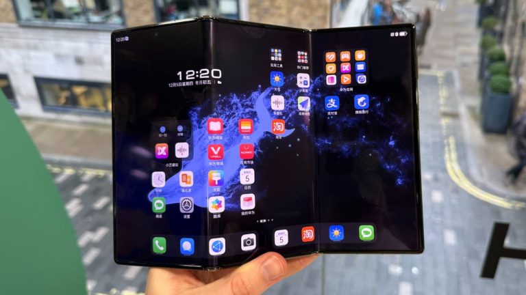 Surprising Hands-On Experience: Huawei Mate XT’s Tri-Folding Screen Redefines Mobile Luxury