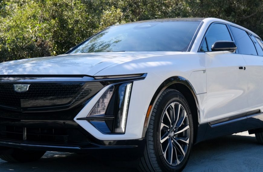 2024 Cadillac Lyriq review: setting…