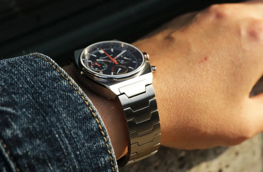 Affordable Luxury Replica: $600 Racing Chronograph Steals the Look of High-End Wristwatches