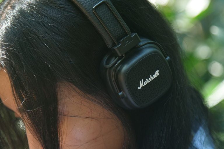 Long-Lasting Wireless Audio with Auracast Technology: Unparalleled Battery Life