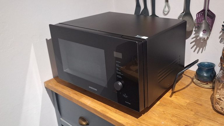 Unleash the Power of Smart Cooking with Samsung’s MC32DG7646CKE3 Combi Microwave Oven Review