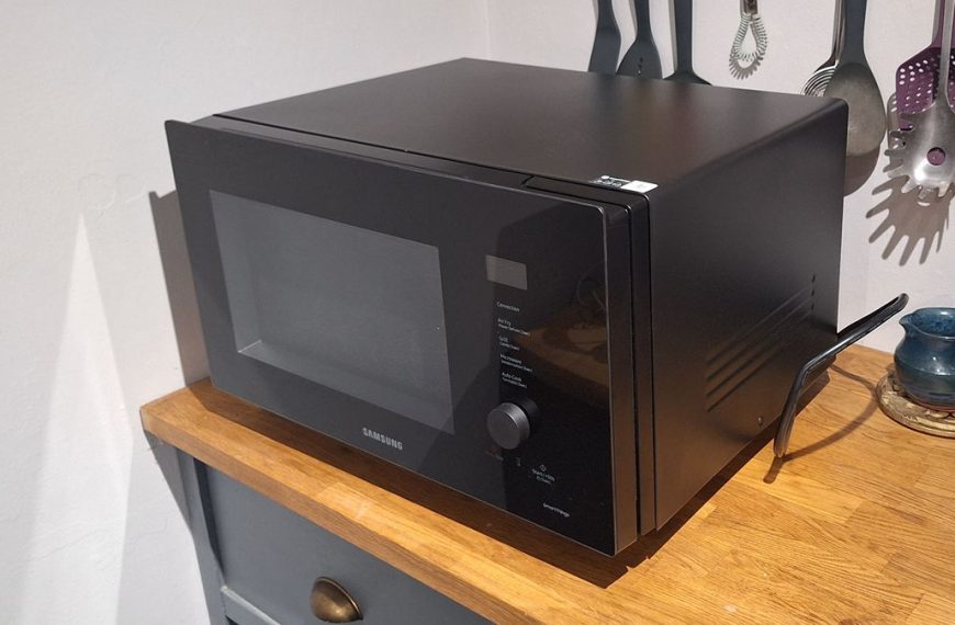 Unleash the Power of Smart Cooking with Samsung’s MC32DG7646CKE3 Combi Microwave Oven Review