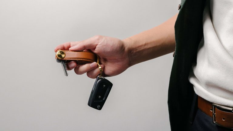 Unlock the Ultimate EDC Organizer: Orbitkey’s Revolutionary Pocket-Folding Design