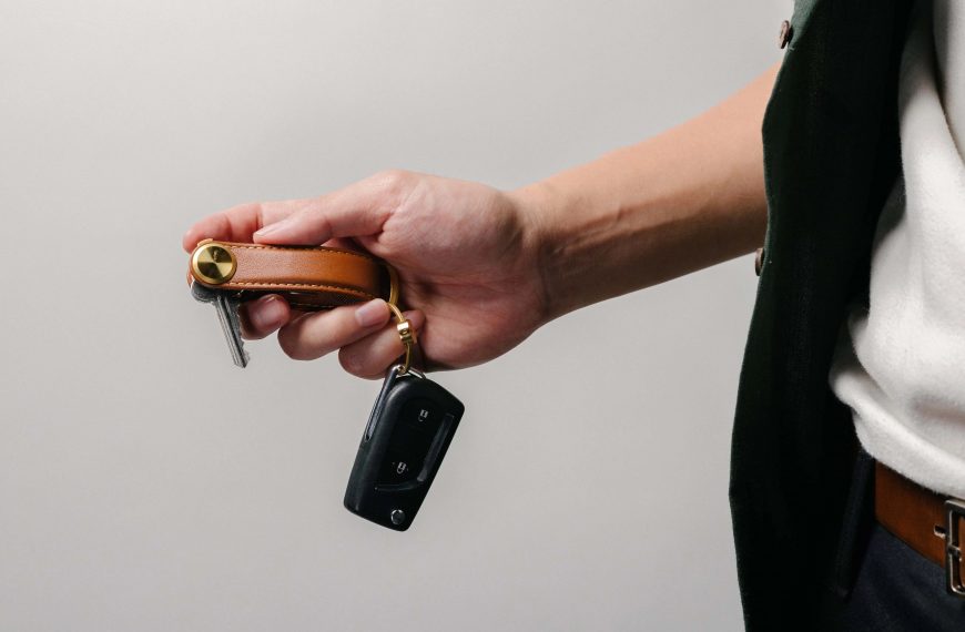 Unlock the Ultimate EDC Organizer: Orbitkey’s Revolutionary Pocket-Folding Design