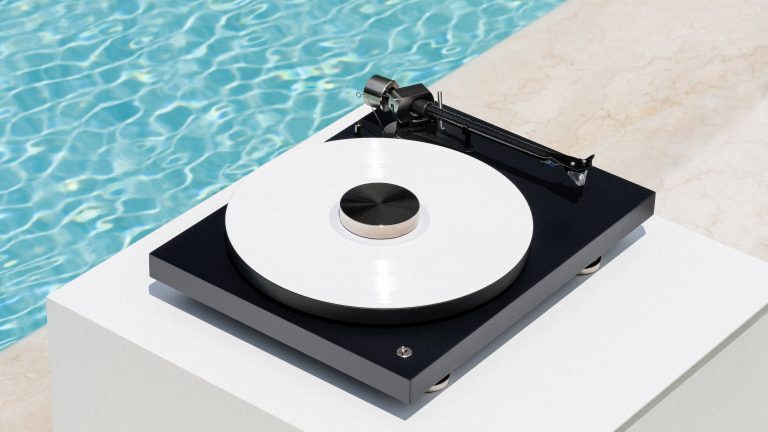 This Popular Hi-Fi Maker Just Gave Its Best-Selling Turntable a Nerdy Audiophile Upgrade