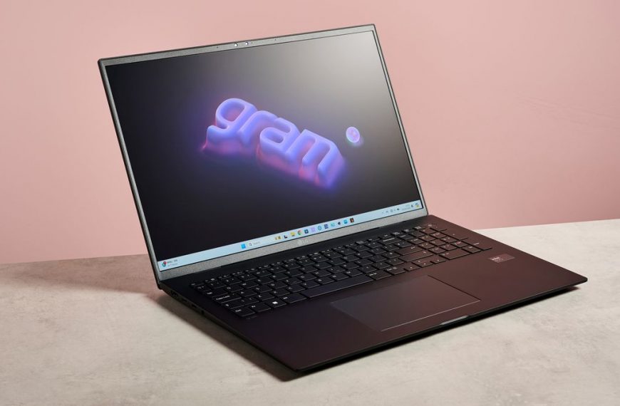 Lighter Than Ever: LG Gram 17 (2024) Review – A Groundbreaking Large Laptop with Mixed Performance