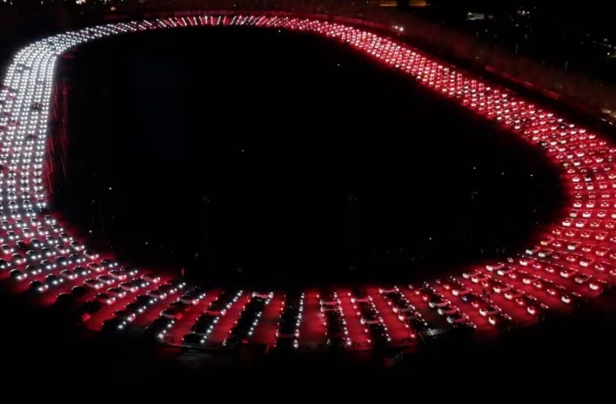 Electric Symphony: 902 Teslas Unite in Breathtaking Finland Light Display