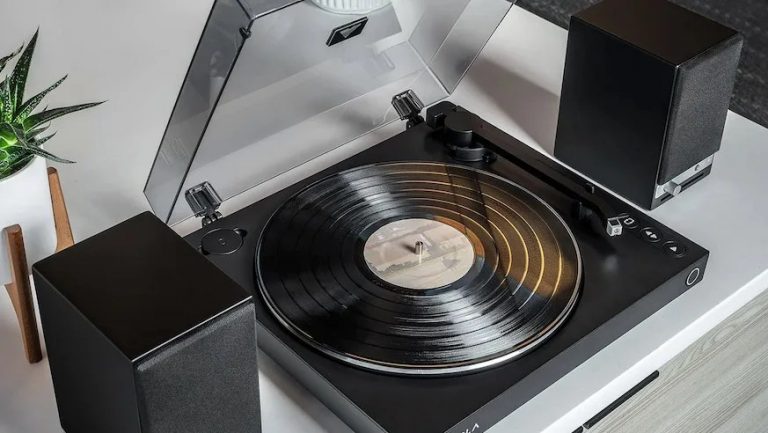 This Affordable Turntable Has a Rare Feature That Makes Vinyl Easier