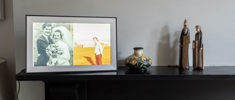 Easy Digital Photo Frame with Stunning 15-Inch Display: Seamless App Experience