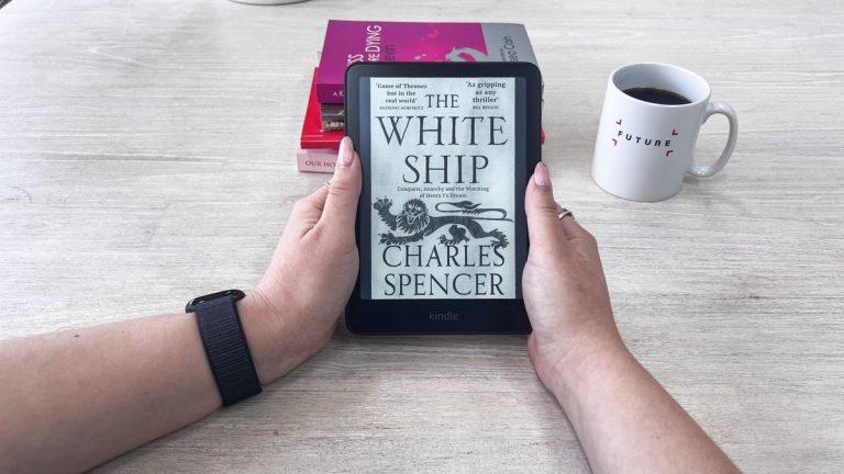 Experience Unbeatable Reading with the Amazon Kindle Paperwhite 2024 – The Ultimate E-reader for 2024