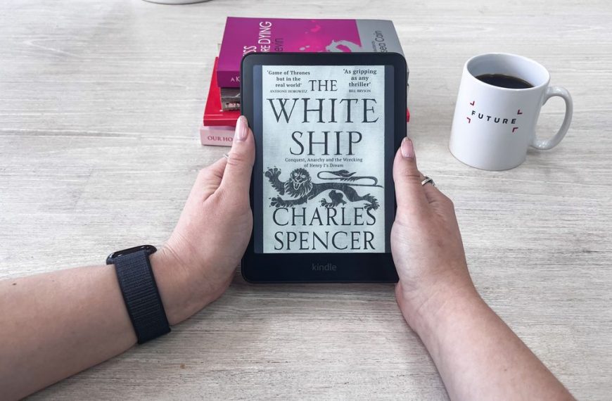 Experience Unbeatable Reading with the Amazon Kindle Paperwhite 2024 – The Ultimate E-reader for 2024