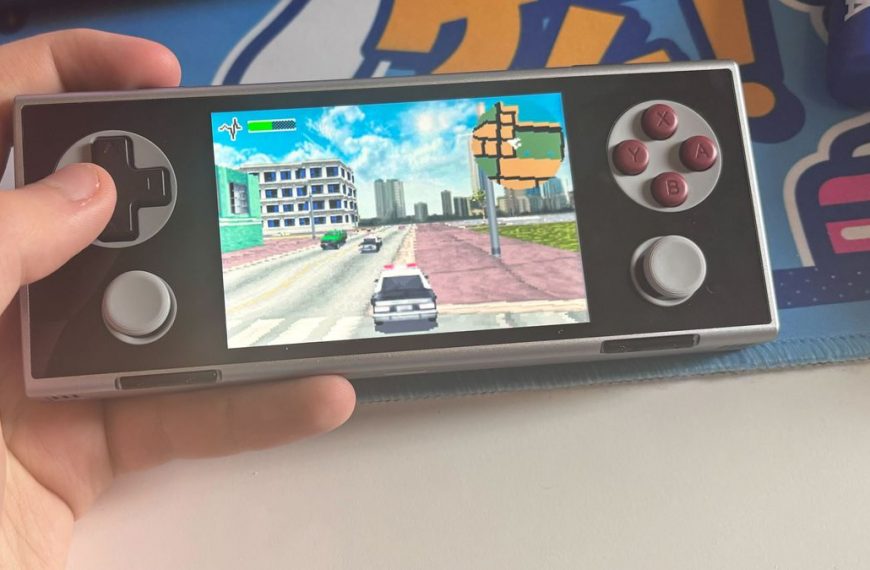 Revolutionizing Gaming on the Go: Ayaneo Pocket Micro Review, the Ultimate Android Emulation Powerhouse